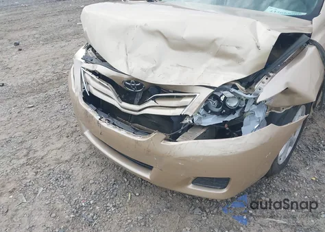 2010 Toyota Camry Le z USA, uszkodzony, nr VIN 4T1BF3EK3AU012054